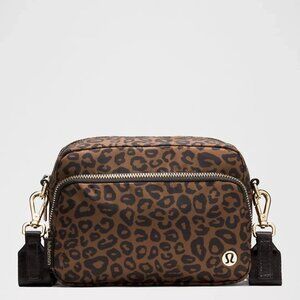 Lululemon Everywhere Crossbody Bag 2L Leopard